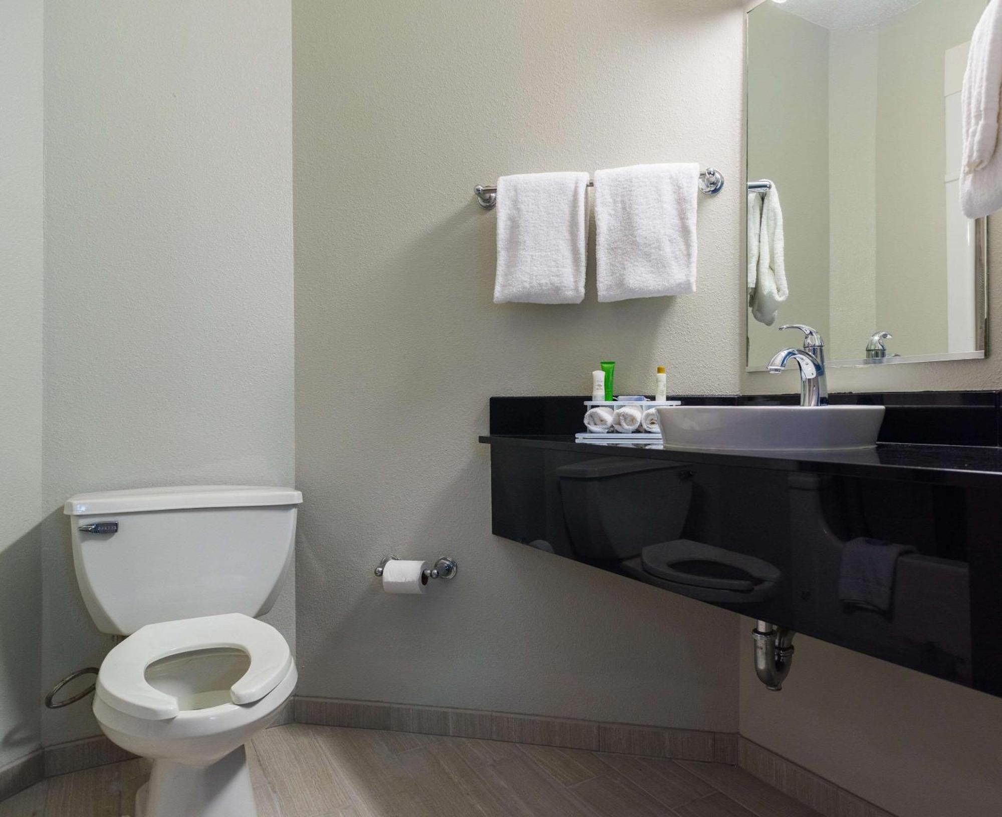 Studio Z, Ascend Hotel Collection Saint Robert Exterior photo
