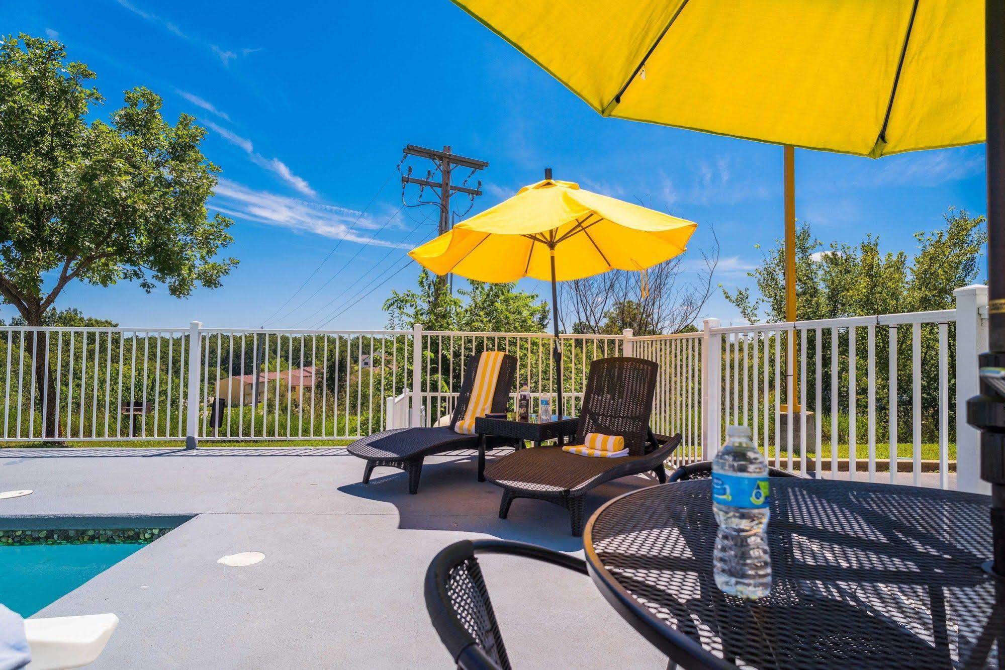 Studio Z, Ascend Hotel Collection Saint Robert Exterior photo
